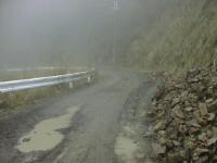 護摩檀山はまた雨