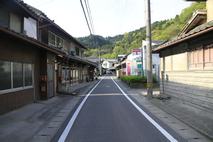 高知県東部の山の中の道