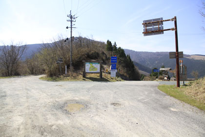 高知県東部の山の中の道