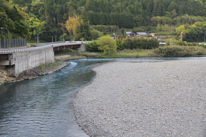 高知県東部の山の中の道